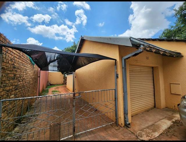 3 BEDROOM HOUSE FOR SALE IN GREENHILLS